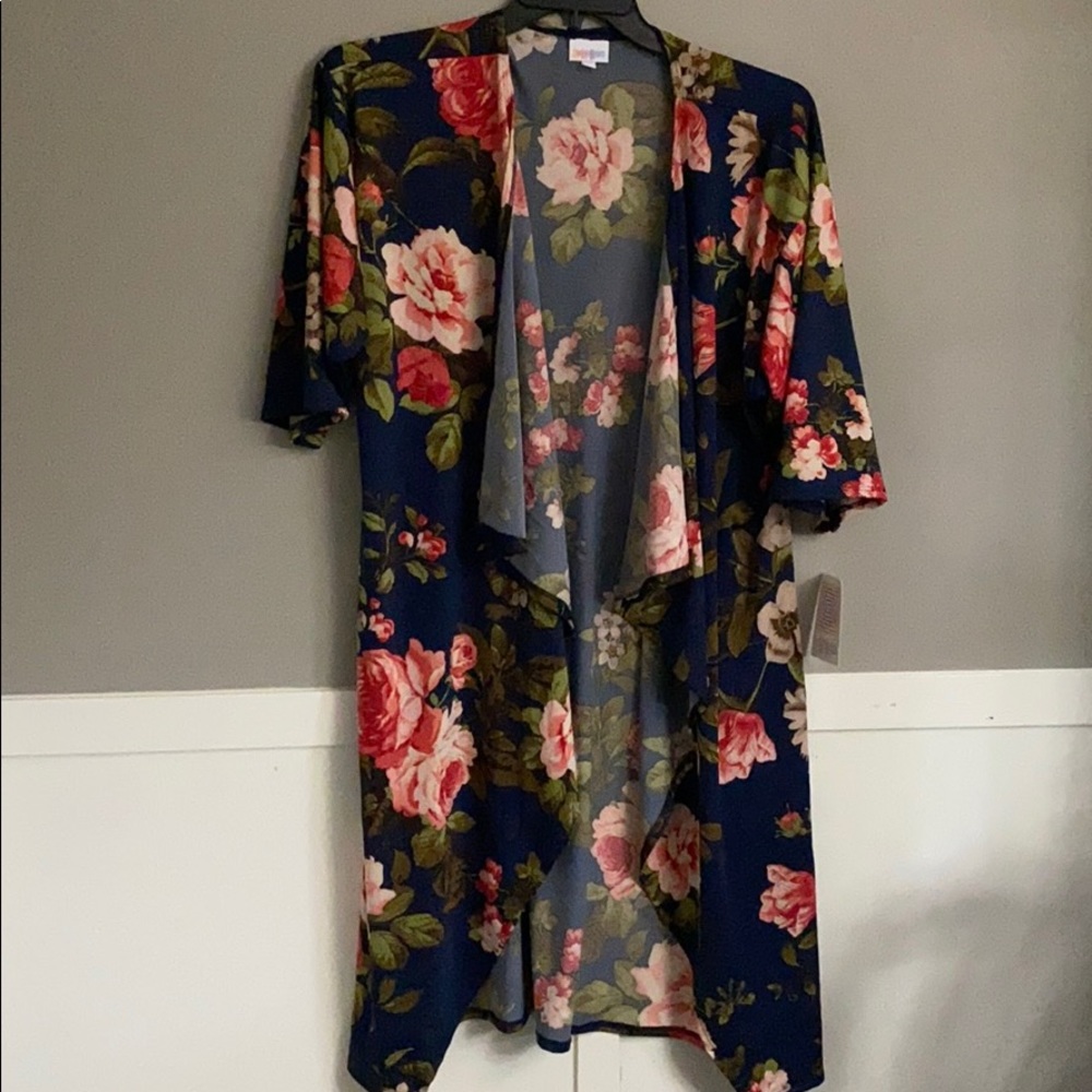 NWT Navy base floral LuLaRoe Shirley medium